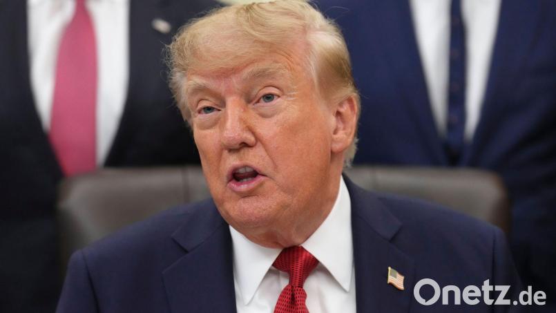 US-Präsident Donald Trump schließt aus, dass die USA für ein gedrosseltes Tempo bei der KI-Entwicklung sorgen. (Archivbild) Bild: Jacquelyn Martin/AP/dpa