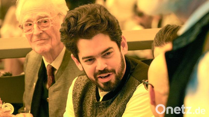 Lahav Shani ist beim Wiesn-Auftakt zu Gast. Bild: Felix Kirberg/dpa