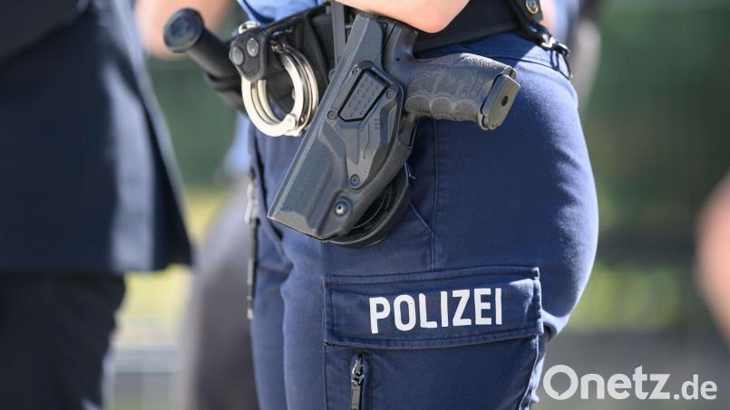 Die Polizei kann den 19-Jährigen später stellen. (Symbolbild) Bild: Robert Michael/dpa