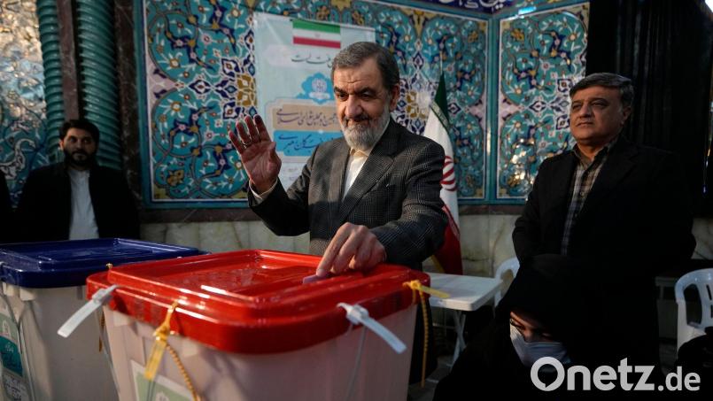 Irans höchster Sicherheitskoordinator, Mohsen Resai, signalisiert die Bereitschaft, zum Rahmenabkommen mit den USA zurückzukehren. (Archivbild) Bild: Vahid Salemi/AP/dpa