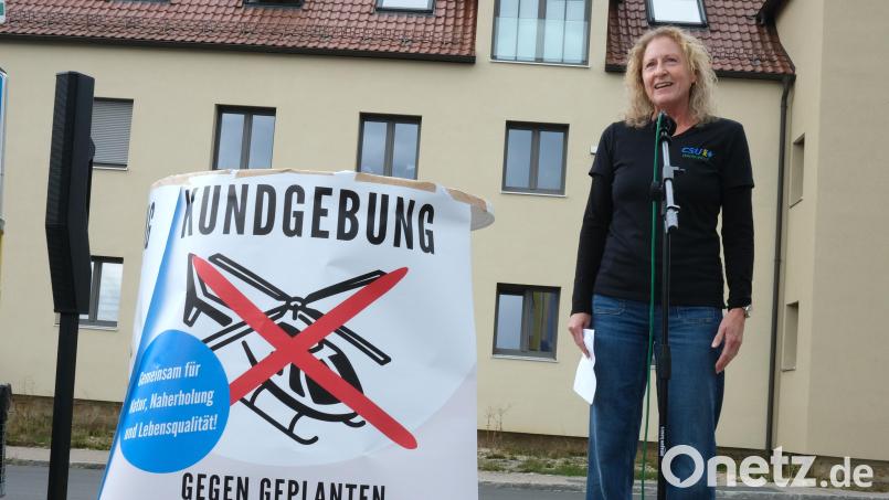 Wackersdorfs zweite Bürgermeisterin Sabine Roidl brachte ihren Widerstand gegen die Errichtung eines Hubschrauber-Landeplatzes in Charlottenhof zum Ausdruck und kündigte für Donnerstag eine Sondersitzung des Gemeinderates an. Bild: Rudolf Hirsch