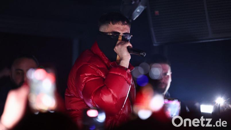 Der Rapper Haftbefehl bei einem Auftritt in Gießen vergangenes Jahr. (Archivbild) Bild: Hannes P. Albert/dpa