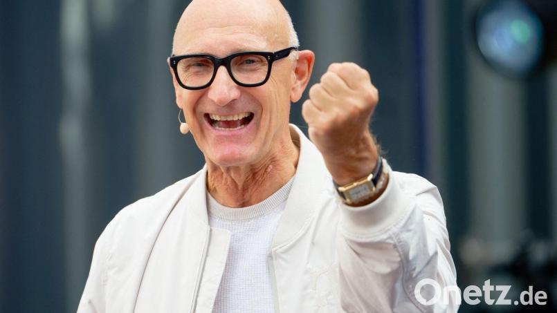 Lasst uns optimistisch sein - auch beim Thema KI, sagt Telekom-Boss Tim Höttges. Bild: Henning Kaiser/dpa
