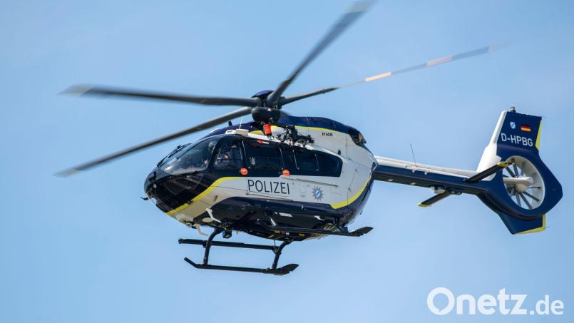 Die Polizei suchte mit Rettungs- und Polizeihubschraubern sowie Drohnen. (Symbolbild) Bild: Stefan Puchner/dpa