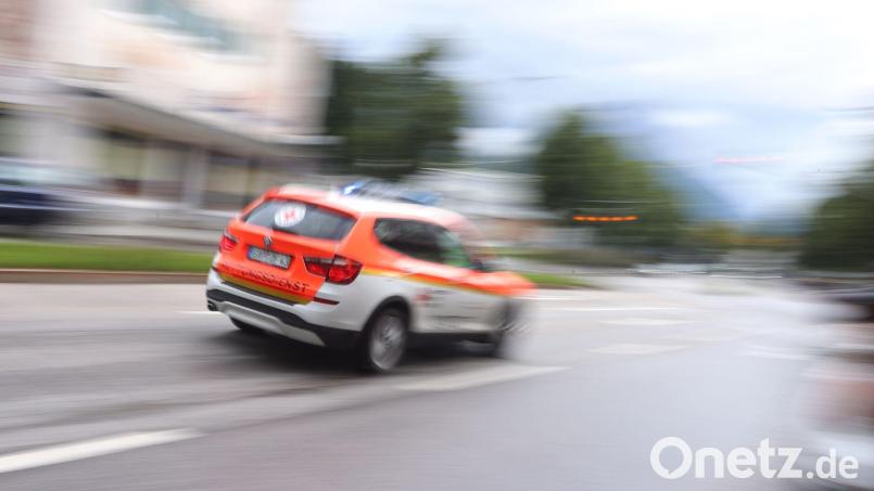 Der 17-Jährige musste in ein Krankenhaus gebracht werden. (Symbolbild) Bild: Karl-Josef Hildenbrand/dpa