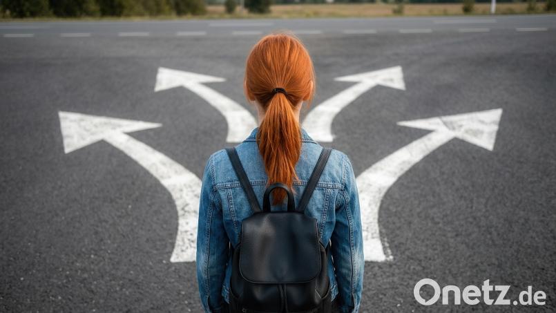 Wohin soll's gehen in Sachen Ausbildungsstelle? Mit einer guten Strategie gelingt die Berufsorientierung. Bild: pakawan_AdobeStock_2116473774