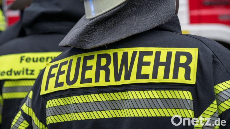 Ein Feuerwehrmann erlitt eine Rauchvergiftung bei dem Brand in Wildenberg. (Symbolbild) Bild: Daniel Vogl/dpa