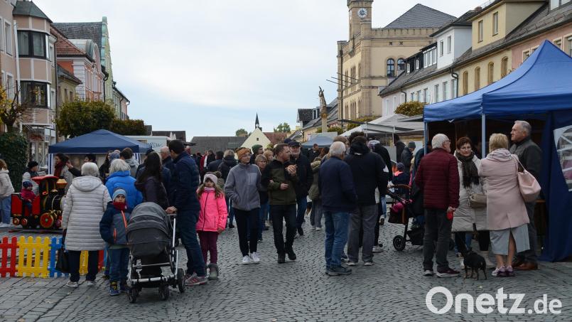 In Kemnath steigt am 11. Oktober wieder ein Herbstmarkt. 13 Aussteller waren 2025 (Bild) bei der Veranstaltung vor Ort. Archivbild: ak