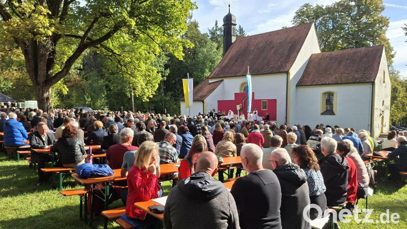 Der Gottesdienst zu Ehren der 14 Nothelfer war bestens besucht. Das erstklassige Spätsommerwetter hat hier sicherlich auch geholfen. Bild: Lothar Trager