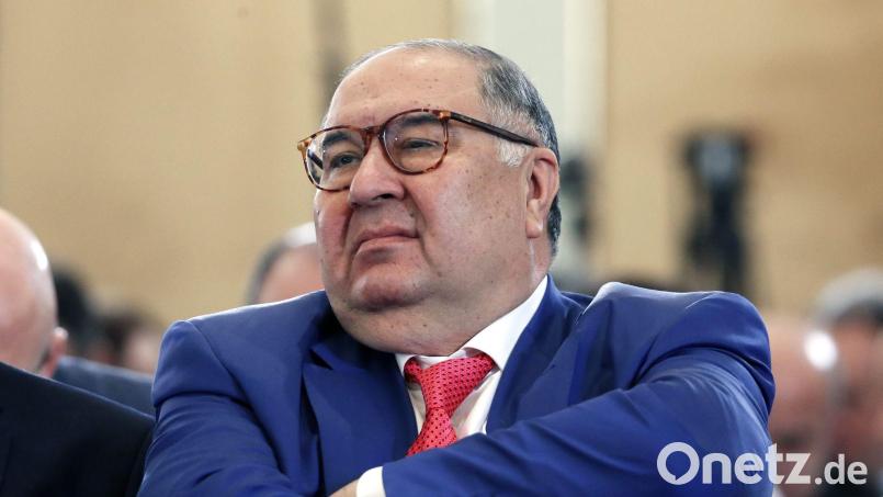 Der Oligarch Alischer Usmanow ist in Europa als langjähriger Präsident des Fecht-Weltverbandes FIE und als früherer Anteilseigner des englischen Fußballclubs FC Arsenal bekannt. (Archivbild) Bild: Yuri Kochetkov/epa/dpa