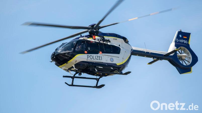 Trotz Suche mit einem Hubschrauber bleibt ein 63-Jähriger im Starnberger See verschwunden. Jetzt soll ein Tauchroboter helfen. (Symbolbild) Bild: Stefan Puchner/dpa