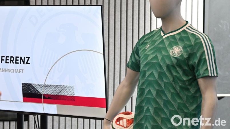 Die DFB-Elf wird in den Niederlanden in einem grünen Retro-Trikot spielen. (Archivbild) Bild: Boris Roessler/dpa