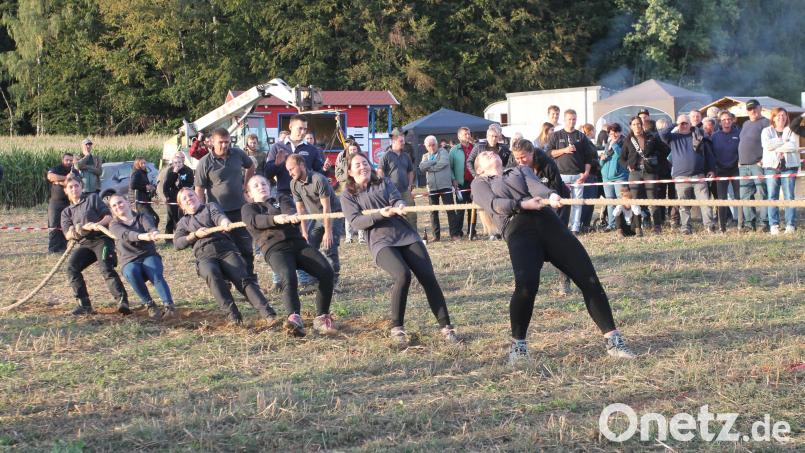 "Pull!" Das ließen sich die Damen nicht zweimal sagen und legten sich ins Zeug. Bild: Josef Pilfusek
