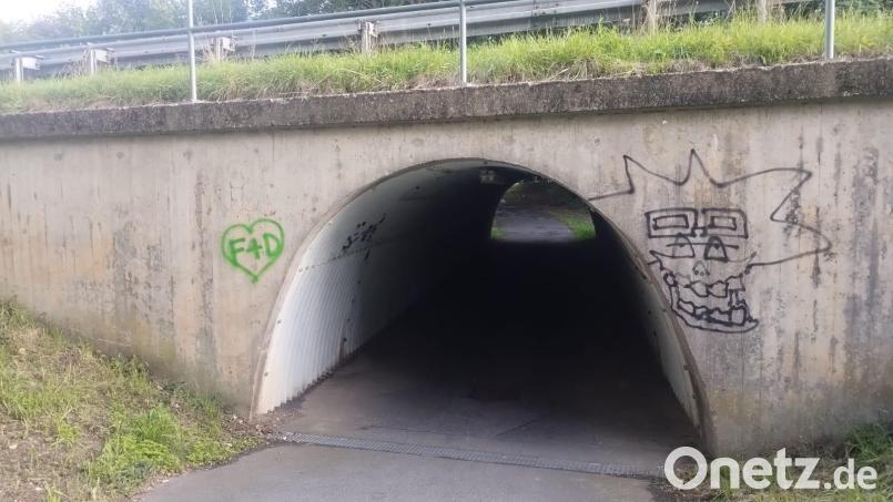 Immer wieder Graffiti: Diese Unterführung in Eschenbach gehört zu den betroffenen Orten. Bild: Stadt Eschenbach