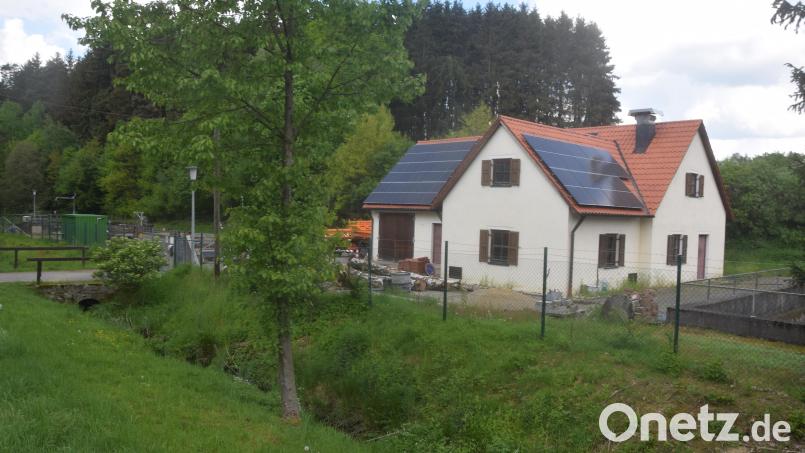 Mittels Pumpwerk wird nun das Abwasser von Püchersreuth in die gemeindliche Anlage in Wurz befördert. Der finanzielle Aufwand wird auf alle Anschlussnehmer umgelegt. Bild: Ernst Frischholz