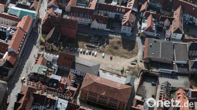 Das ehemalige Bürgerspital-Areal in der Amberger Altstadt. Hier beginnt am 9. Oktober der Bau von 56 Wohnungen und einer Tiefgarage. Luftbild: Bernd Georgi