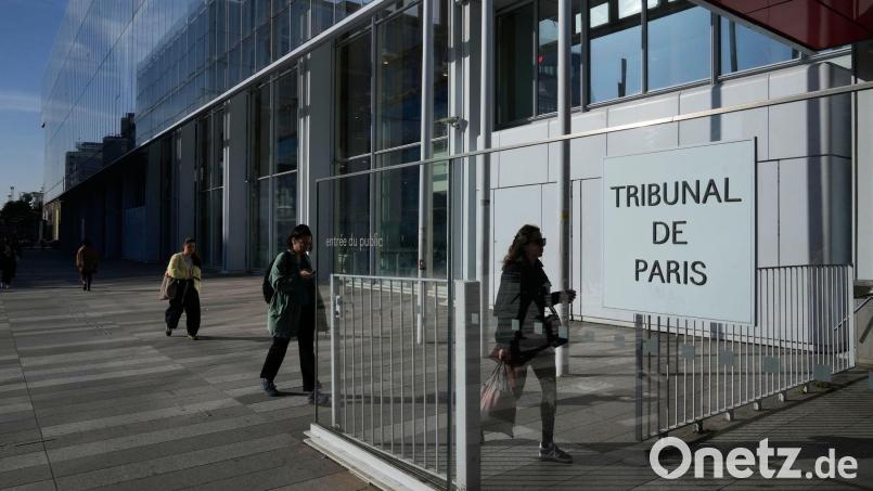 In Paris wird zu heimlichen Aufnahmen mit Smart Glasses ermittelt. (Archivbild) Bild: Michel Euler/AP/dpa