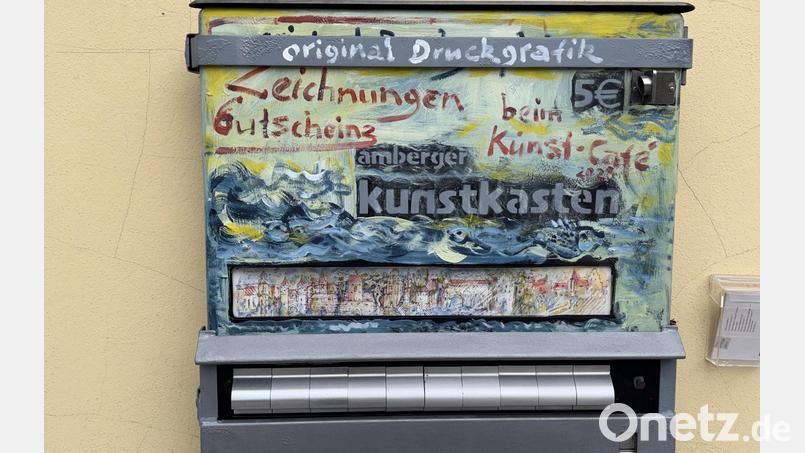 Der Amberger Kunstkasten in der Schiffgasse ist neu gestaltet. In der Zwischenzeit produziert er unermüdlich Spendengelder für den guten Zweck. Bild: Achim Hüttner