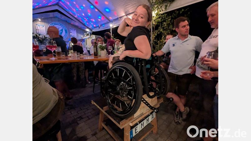 Kirwa, Musik, gute Stimmung: Emma strahlt pure Lebensfreude aus. Warum auch nicht? Bild: Michael Schmidbauer