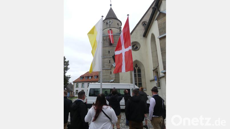 Mit dem Hissen der "Zacherlfahne" beginnt am 25. September wieder die Kirchweih in Eschenbach. Archivbild: Walther Hermann