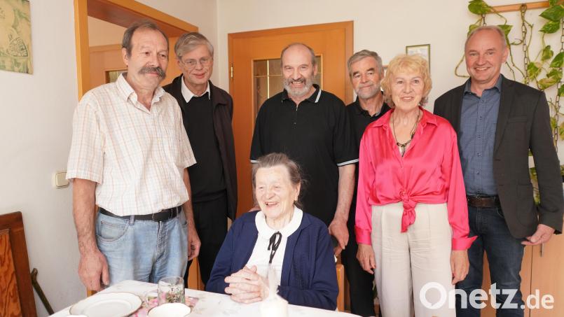 Mit ihrer Familie und Gästen hat die älteste Einwohnerin der Marktgemeinde Waldthurn, die "Lindnermühlnerin" Maria Beierl, ihren 103. Geburtstag gefeiert. Bild: fvo