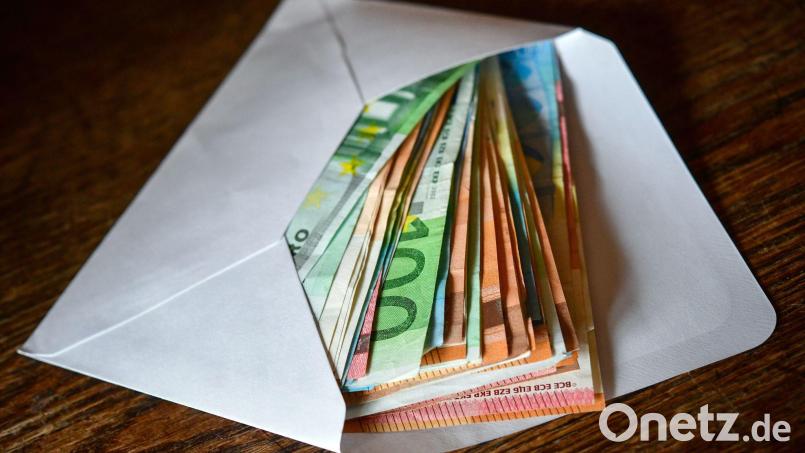 Gleich dreimal wurde Ende 2025 bei einer Seniorin im Landkreis Amberg-Sulzbach eingebrochen. Die Diebe entwendeten unter anderem Bargeld, Schmuck und Schusswaffen. Symbolbild: Patrick Pleul/dpa-Zentralbild/dpa