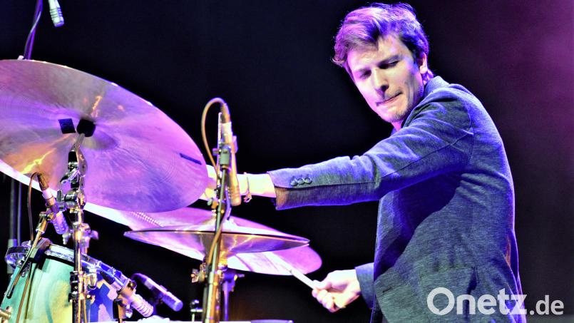 Der aus Neunburg vorm Wald stammende und in Nürnberg lebende Drummer Jonas Sorgenfrei gehört in Deutschland zu den Spitzenmusikern in seiner Sparte. Fachkritiker attestieren dem Musiker, Komponisten und Bandleader einen "melodischen, agilen, intelligenten Jazz auf der Höhe der Zeit". Bild: Peter Hausner