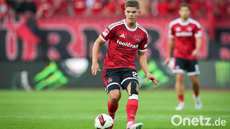 Nutzt die Länderspielpause für eine Knie-OP: Nürnberg-Profi Finn Becker. (Archivbild) Bild: Daniel Karmann/dpa