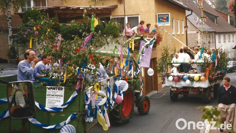 Der Wagen des Stammtischs „Tisch 6“ beim ersten Kirwazug 1989. Archivbild: Christian Kleber