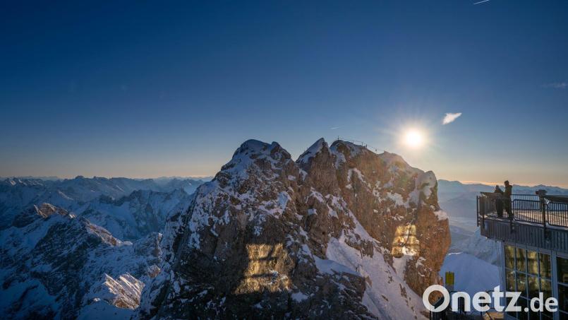 An der Zugspitze gab es einen großen Felssturz. (Archivbild) Bild: Peter Kneffel/dpa