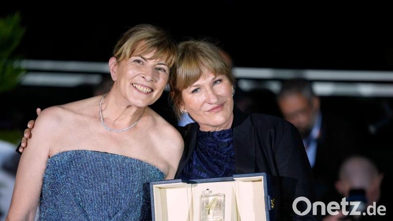 Hauptdarstellerin Jana Radewa (l) und die Regisseurin Valeska Grisebach in Cannes. (Archivbild) Bild: John Locher/Invision/AP/dpa