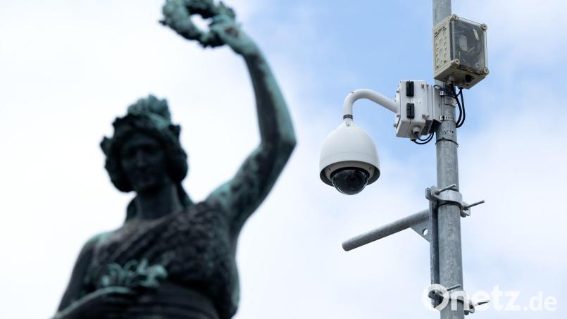 Die Videoüberwachung auf dem Festgelände führte laut Polizei zur Identifizierung des Verdächtigen. (Symbolbild) Bild: Sven Hoppe/dpa