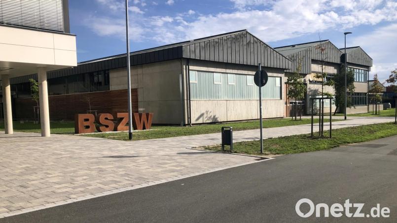 Die Werkstätten an der Berufsschule Wiesau sind nicht mehr auf der Höhe der Zeit. Ein Neubau ist beschlossen, kostet aber sehr viel Geld. Bild: Werner Robl