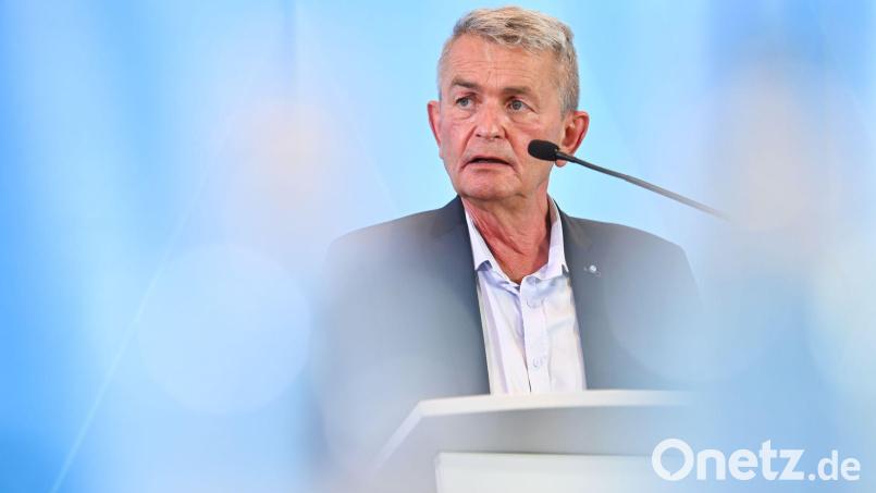 Der Hauptgeschäftsführer der vbm, Bertram Brossardt, erwartet eine harte Tarifrunde. (Archivbild) Bild: Tobias Hase/dpa