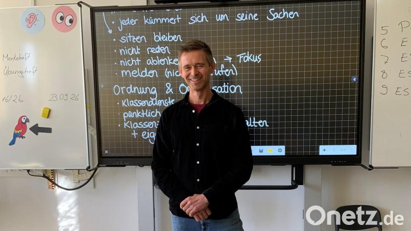 Dominik Eckert, der neue Konrektor der Grund- und Mittelschule Pressath, unterrichtet auch noch selbst. Bild: Jana Vogl