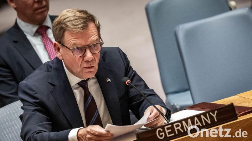 Außenminister Johann Wadephul (CDU) wird Russland in einer Sitzung des UN-Sicherheitsrates eine Eskalation der hybriden Angriffe in Europa vor. Bild: Michael Kappeler/dpa