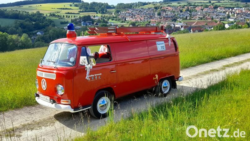 Wenn der Feuerwehr-Bulli von Manuel Först auftaucht,. dann zieht er alle Blicke auf sich. An dem Fahrzeug aus dem Jahr 1969 ist alles noch im Originalzustand. Bild: Manuel Först