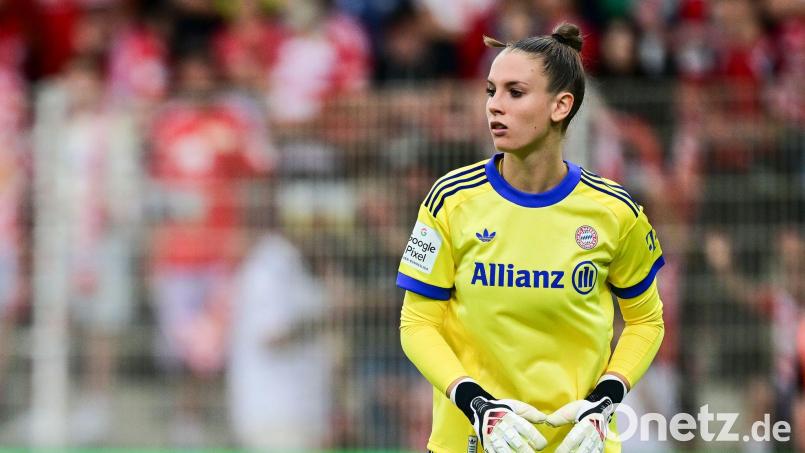 Verlängerte ihren Vertrag beim FC Bayern: Torhüterin Ena Mahmutovic. (Archivbild) Bild: Sebastian Christoph Gollnow/dpa