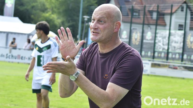 Tobias Rösl, Trainer der DJK Ammerthal, freute sich zuletzt über den ersten Sieg nach zuvor sechs sieglosen Partien in Folge. Bild: Hubert Ziegler