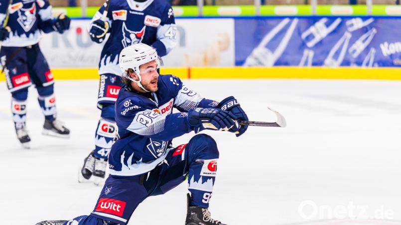 Brayden Tracey war mit vier Treffern der herausragendste Akteur der Blue Devils Weiden am Auftaktwochenende in der DEL2. Bild: Werner Moller