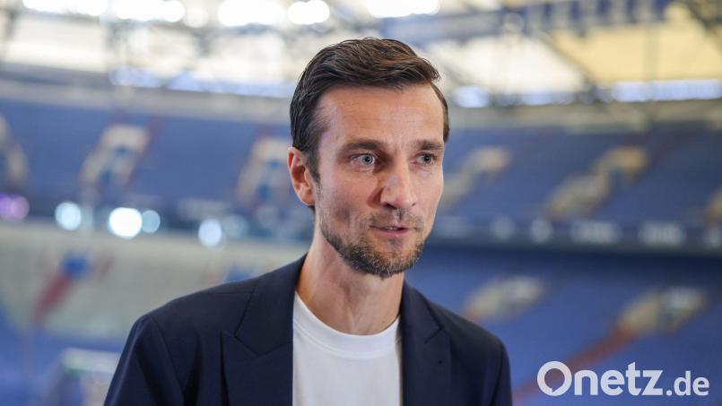 Matthias Tillmann hat seinen Vertrag auf Schalke verlängert. (Archivbild) Bild: Christoph Reichwein/dpa