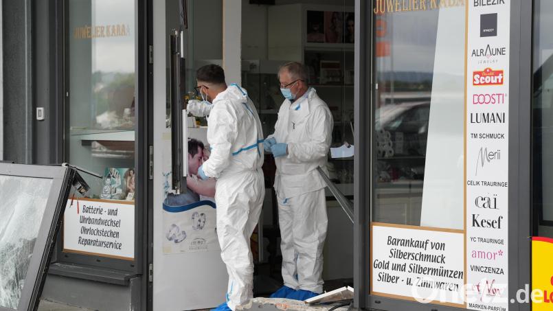 Die Fahndungsmaßnahmen der Kripo Weiden laufen. Doch noch immer sind die Täter, die am 23. Juli gegen 1.45 Uhr ein Juweliergeschäft in der Eschenbacher Straße in Pressath ausgeraubt haben, auf der Flucht. Archivbild: Leonie Pielenhofer