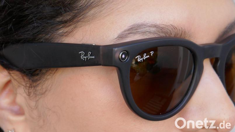 Die Datenbrille von Meta und Ray-Ban ist umstritten, weil man mit ihr Videoaufnahmen erstellen kann. (Symbolbild) Bild: Christoph Dernbach/dpa
