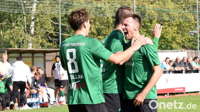 Gibt es auch am Sonntag Grund zum Jubeln für den SV Mitterteich? Die Stiftländer gastieren bei der SpVgg Saalestadt. Bild: Rudi Gebert