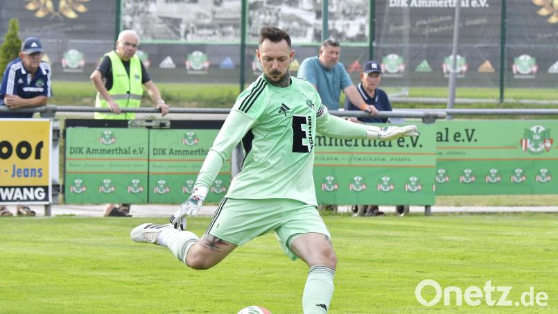 Torhüter Christopher Sommerer sicherte der DJK Ammerthal mit starken Paraden den Sieg in Ingolstadt. Bild: Hubert Ziegler