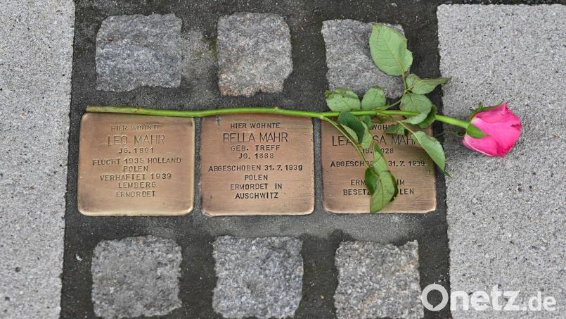 Im sächsischen Heidenau sollen künftig keine neuen Stolpersteine mehr verlegt werden. (Symbolbild) Bild: Swen Pförtner/dpa