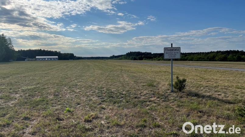 Der bestehende Flugplatz Charlottenhof ist als Sonderlandeplatz zugelassen, auf dem Hubschrauber bis zu einer bestimmten Größe landen dürfen. In nordöstlicher Richtung soll der umstrittene neue Hubschrauberlandeplatz entstehen. Archivbild: ihl