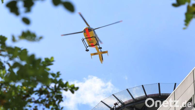 Ein Hubschrauber flog den Verletzten ins Krankenhaus. Symbolbild: Karl-Josef Hildenbrand/dpa