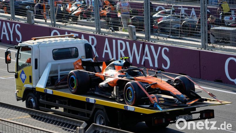Lando Norris scheidet in Baku unverschuldet aus. Bild: Darko Bandic/AP/dpa