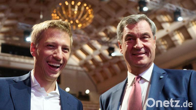 Bayerns Ministerpräsident Markus Söder und Münchens Oberbürgermeister Dominik Krause freuen sich über den Zuschlag für München. Bild: Marijan Murat/dpa